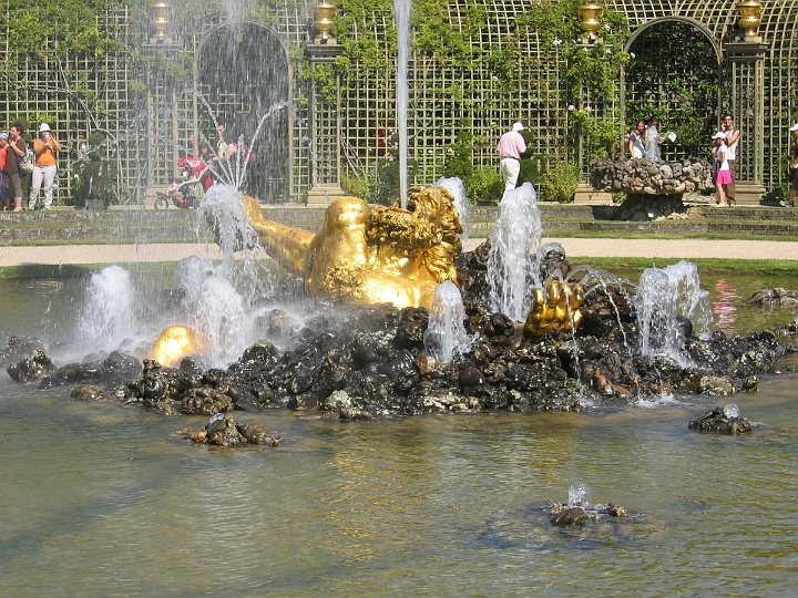 077 Versailles fountain.jpg
